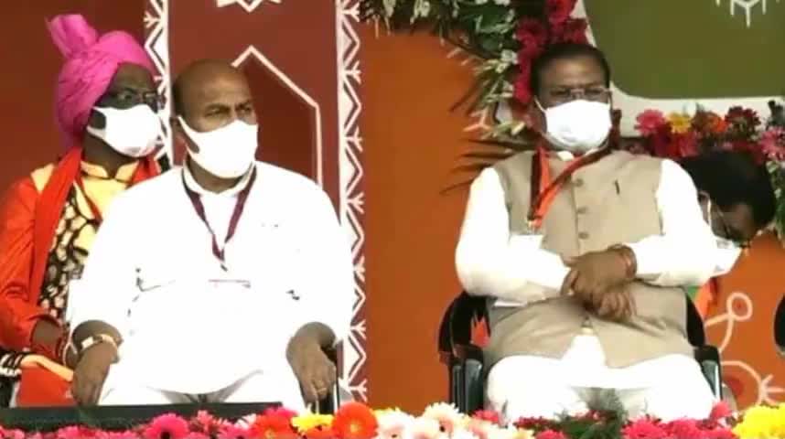 भगवान बिरसा मुंडा जी की जयंती #जनजातीय_गौरव_दिवस के अवसर पर जम्बूरी मैदान, भोपाल में आयोजित कार्यक्रम में माननीय प्रधानमंत्री श्री Narendra Modi जी, मुख्यमंत्री श्री Shivraj Singh Chouhan जी एवं राज्यपाल मंगूभाई पटेल जी के साथ उपस्थित हुआ।