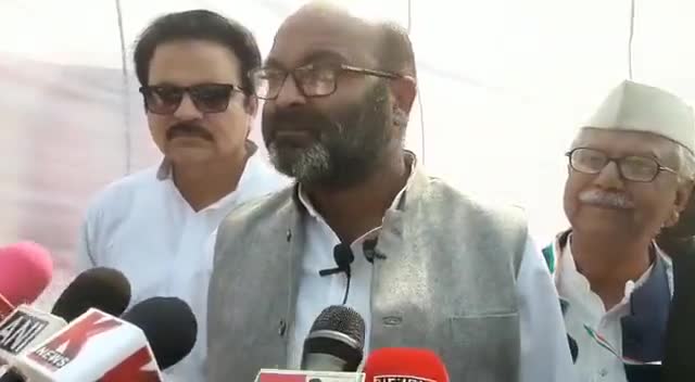 #प्रियंका_गांधी का मुरादाबाद दौरा रद्द
कांग्रेस प्रदेश अध्यक्ष अजय कुमार लल्लू ने बताया प्रियंका गांधी को वायरल फीवर है