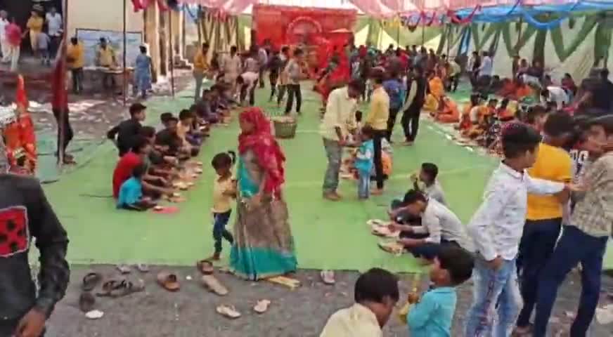 बासोदा: भागवत कथा के समापन पर हुआ भंडारा श्रद्धालुओं ने ग्रहण की प्रसादी
#ganjbasoda #basoda #news_update