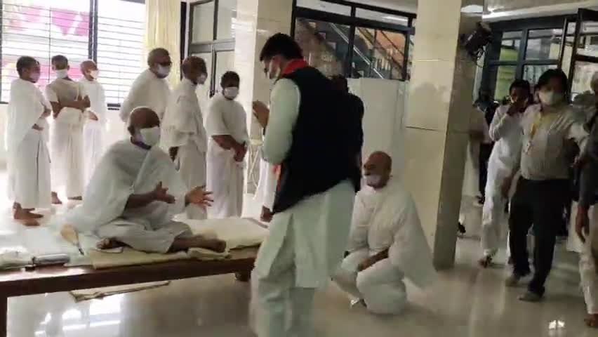 भीलवाड़ा: पूर्व उप मुख्यमंत्री सचिन पायलट भीलवाड़ा पहुंचकर लिया आचार्य महा श्रमण का आशीर्वाद #सचिन_पायलट #महाश्रमण