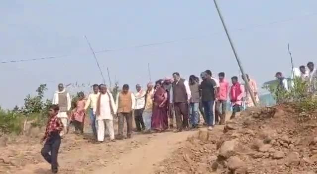नटेरन: नटेरन क्षेत्र के पूर्व विधायक रुद्र प्रताप सिंह ने सगड बांध से नहरों में छोड़ा डैम का पानी