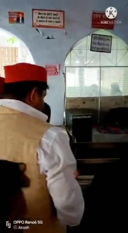 #akhilesh_revolution आदरणीय राहुल सक्सेना द्वारा बस स्टैंड कचहरी चौराहे में लोगों से संपर्क किया गया