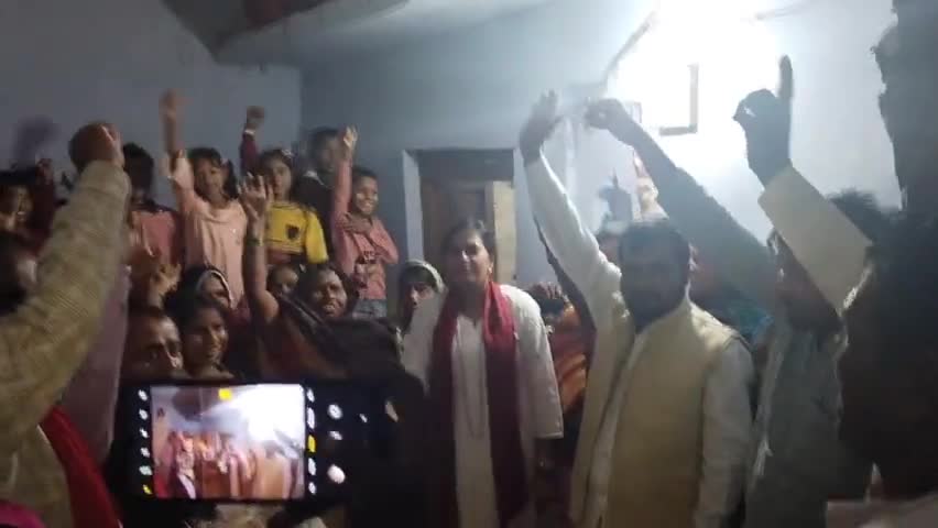 विधानसभा #महादेवा के #कुसौरा_बाजार में #जन_अधिकार_पार्टी के तत्वावधान में आगामी 24 नवंबर को आयोजित होने वाली #पिछड़ा_दलित_अल्पसंख्यक_भाईचारा_सम्मेलन की तैयारियों पर ग्रामीण बैठक करते हुए... #jap