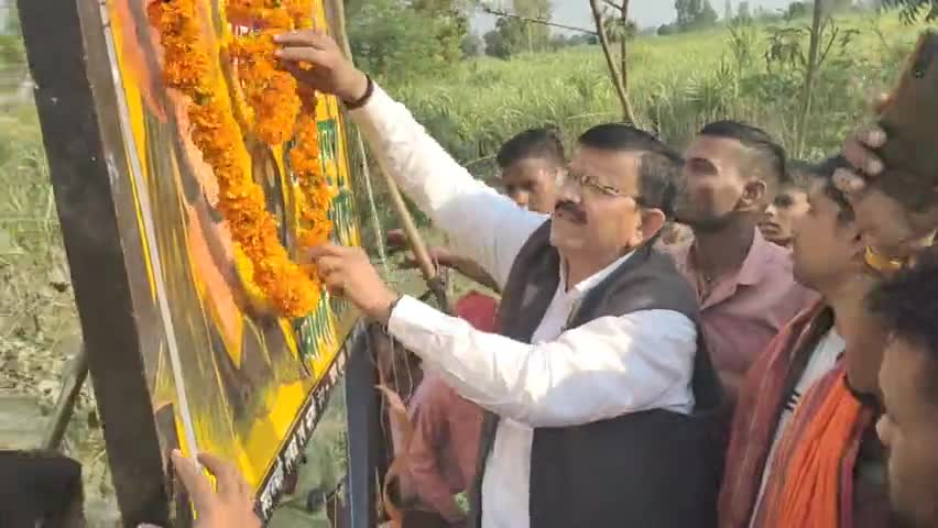 #हसनपुर_विधानसभा के गांव सूवरा में महाराणा प्रताप जी के बोर्ड का अनावरण किया ।
#चन्द्रपाल_खडगवंशी
#मिशन2022 #hasanpur