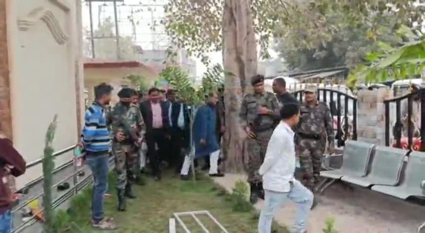 गढ़वा: गढ़वा शहर के रंका मोड़ में घंटाघर निर्माण कार्य का मंत्री मिथलेश ठाकुर ने लिया जायजा#घंटाघर