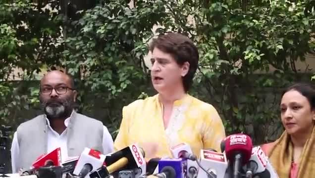 कभी बॉर्डर पर नहीं गए किसानों से बात नहीं की। जहां किसानों की हत्या हुई वहाँ नहीं गए। आज अचानक क्या हो गया? स्पष्ट है चुनाव आ रहा है : #priyankagandhi जी. 

#FarmLawsRepealed