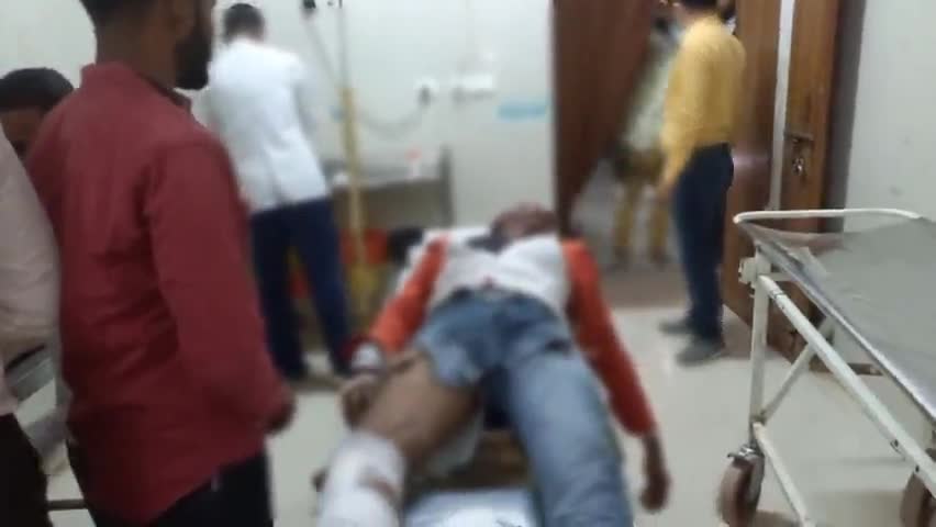 देेेवरिया: #रुद्रपुर का मामला सामने आया चार पहिया वाहन ने बाइक सवार को राधा हालात नाजुक देवरिया से गोरखपुर मेडिकल कॉलेज रिफर