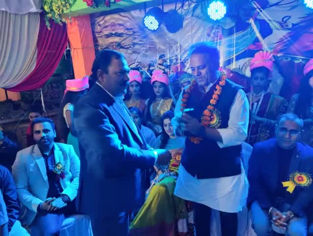 #महारानी_लक्ष्मीबाई जी की जन्म जयंती पर #मानवता_के_लिए_एक_कदम संस्था द्वारा आयोजित #दीपांजली एवं सांस्कृतिक कार्यक्रम का दीप प्रज्वलन व #रानी_लक्ष्मीबाई जी के चित्र पर पुष्प अर्पित कर शुभारंभ किया