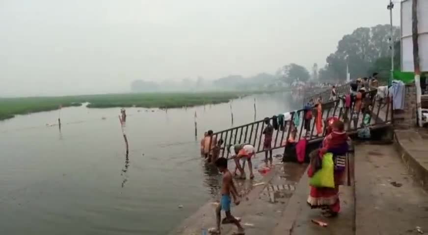 इकौना: कार्तिक पूर्णिमा के अवसर पर सीताद्वार पहुंचकर लोग लगा रहे आस्था की डुबकी, कर रहे पूजा अर्चना#कार्तिक_पूर्णिमा