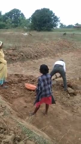 सूरजपुर: दुर्गापुर के खलपरा में दो साल बाद मनरेगा कार्य चल रहा है#मनरेगा