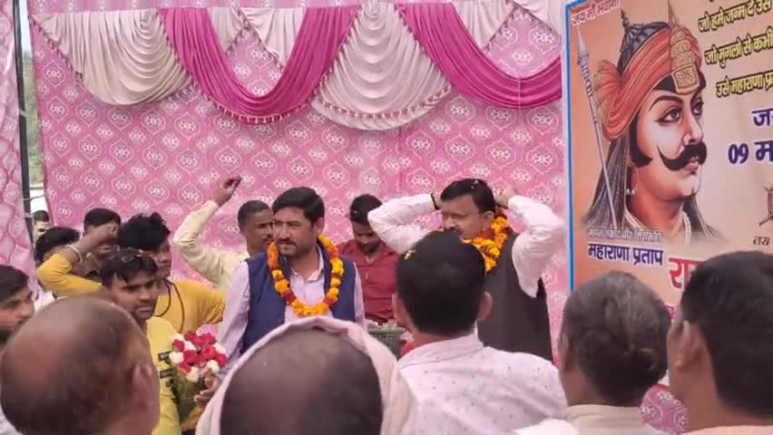 दारानगर ( धनौरा ) में महाराणा प्रताप जी के बोर्ड का अनावरण किया ।
#चन्द्रपाल_खड़गवंशी
#mission2022 #bjp4up #vidhansabha