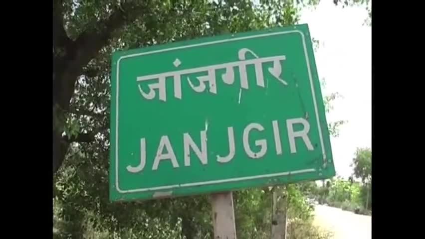 वैट #टैक्स और पेट्रोल-डीजल के दाम नहीं घटने को लेकर बीजेपी ने जांजगीर बीटीआई चौक में #चक्काजाम कर विरोध प्रदर्शन किया
