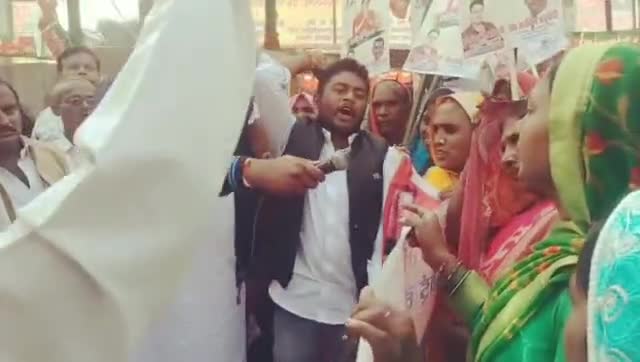 अमेठी में मुंशीगंज से चलकर रामनगर होते हुए अमेठी कस्बे में समापन #भाजपा_हटाओ_महंगाई_घटाओ प्रतिज्ञा पदयात्रा का आज चौथा दिन , सैकड़ों की संख्या में महिलाएं व कांग्रेस जन हुए शामिल।

#JanJagranPadYatra