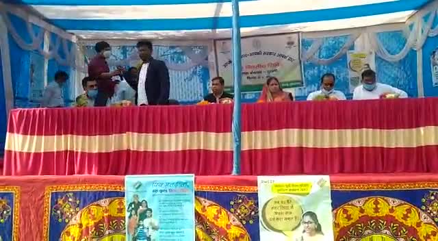 #दुलमी_प्रखंड के #दुलमी पंचायत सुखलाल बग़ीचा में आपके अधिकार आपकी सरकार आपके द्वार कार्यक्रम में ग्रामीणों को संबोधित करते हुए।