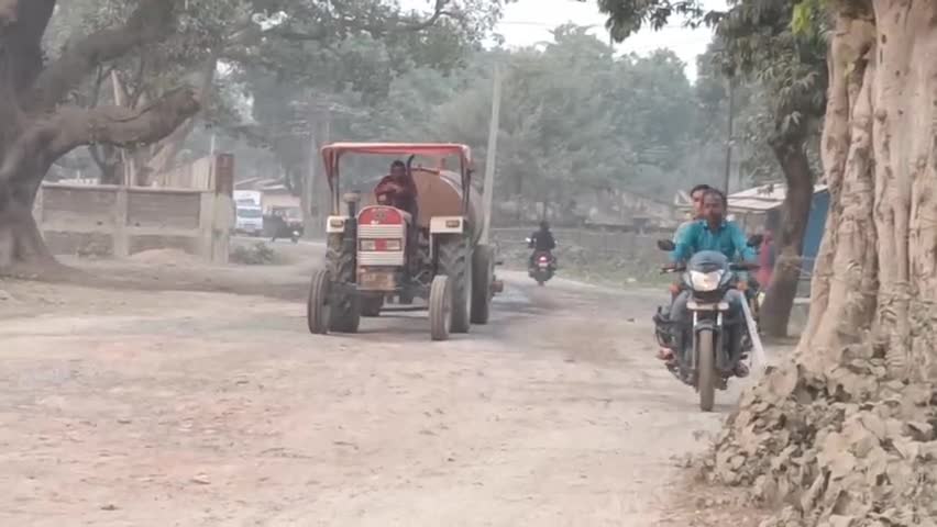 बसंतपुर: वीरपुर गोल चौक से वर्मा सेल मोड़ तक कोसी योजना सड़क से उड़ती धूल से लोगों को मिली राहत, पानी का हुआ छिड़काव, #खबर_का_असर