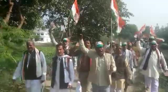 #भाजपा_भगाओ_महंगाई_हटाओ तमनपुर सेहगो बछरावां कांग्रेस प्रतिज्ञा यात्रा अवारा पशुओ महंगाई से निजात दिलायेगी कांग्रेस ।