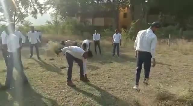 चरखारी:#जिला_शिक्षा_एवं_प्रशिक्षण_संस्थान_के_प्रशिक्षुओ द्वारा #स्वच्छता_अभियान के माध्यम से खेल कूद एवं संस्थान मे साफ सफाई की गई