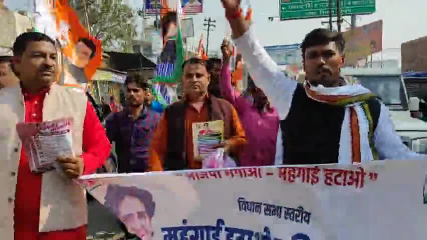 अपनी गृह विधानसभा #सादाबाद_( 79 )  में  #भाजपा_भगाओ_महंगाई_हटाओ  प्रतिज्ञा #पदयात्रा गाँव गाँव घर घर जारी है...जय हिंद जय काँग्रेस 🙏🙏🙏
