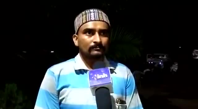 "झूठा लिखित आश्वासन देकर धरना प्रदर्शन कराया गया खत्म"
खंड प्रशासन देवसर के द्वारा लिखित आश्वासन से किसी भी समस्या का नहीं हुआ समाधान।जल्द ही रेत माफियाओं के विरुद्ध #जलसत्याग्रह" कर #चक्का_जाम"कर अवैध उत्खनन और परिवहन पर रोक लगाने की छेडू