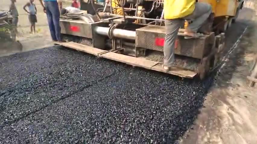 रूपौली: बसगढ़ा कदमटोला में सड़क निर्माण कार्य पारगति पर होने के वजह से आवाजाही में परेशानी। #sadak #mdgayas79786