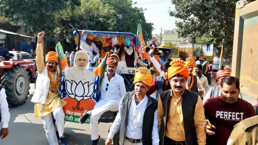 #जयभाजपा #तयभाजपा 
 आज जनपद औरैया में भारतीय जनता पार्टी किसान मोर्चा के द्वारा आयोजित ट्रैक्टर रैली का शुभारंभ किया ।।