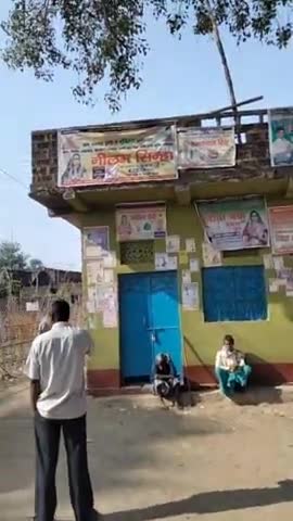बंद घर में कितना से पोस्टर चिपका दिया है जैसा कोई विज्ञापन #subodh gupta #manoj kumar