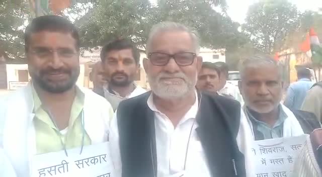 #कांग्रेस जिलाध्यक्ष त्रियुगीनारायण शुक्लजी ने #रीवा के रायपुर  मे #महगाई के विरोध मे #जनजागरण_यात्रा प्रारम्भ की।
