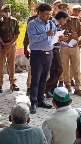 नजीबाबाद: राष्ट्रीय किसान यूनियन का तहसील प्रांगण में स्वागत करते हैं नजीबाबाद एसडीएम मनोज कुमार #राष्ट्रीयकिसानयूनियन