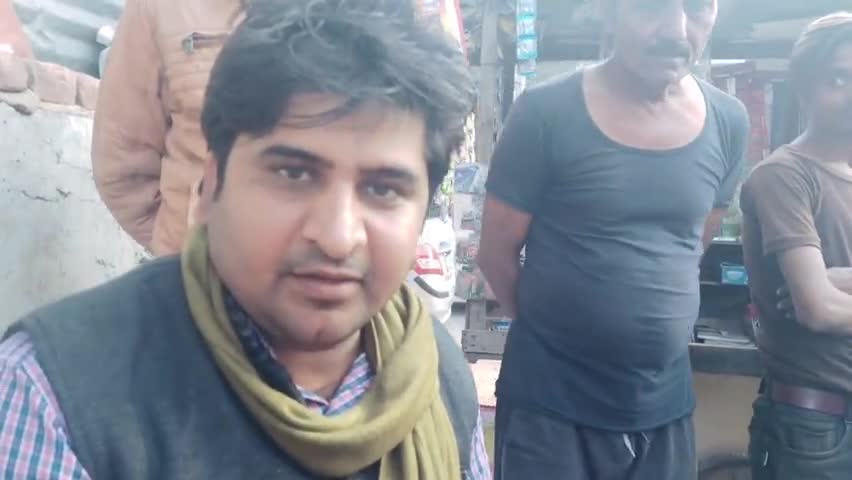 #आगरा में संजय प्लेस स्थित चाय की दुकान पर वृहद चर्चा, कहा, जनता सबसे पहले अपने #लोकतांत्रिक अधिकारों को लेकर जागरूक हो।