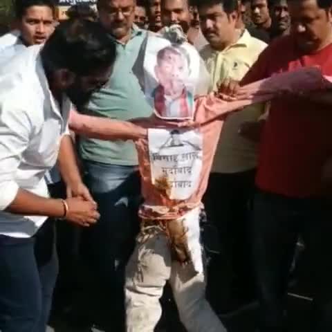 #खरगोन
श्री राष्ट्रीय राजपूत करणी सेना खरगोन द्वारा आज बड़बोले केबिनेट मंत्री बिसाहूलाल का पुतला दहन किया गया