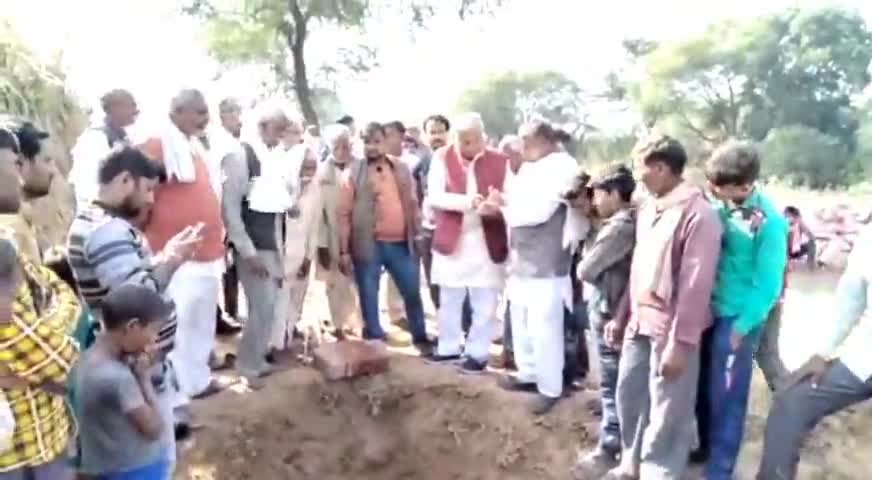 खेरागढ़: जगनेर के ग्राम गढ़ी मोहन ओर रँधीरपुरा की खार नदी पर बनेगी पुलिया, विधायक महेश गोयल ने पूजा अर्चना के बाद किया #लोकार्पण।