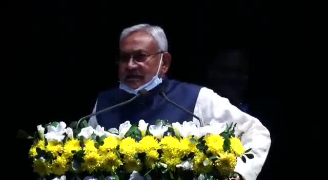माननीय मुख्यमंत्री श्री नीतीश कुमार ने ज्ञान भवन में आयोजित 'नशा मुक्ति दिवस' कार्यक्रम में आजीवन शराब नहीं पीने की शपथ दिलाई, तत्पश्चात उन्होंने कार्यक्रम को संबोधित किया।
#NashaMuktBihar