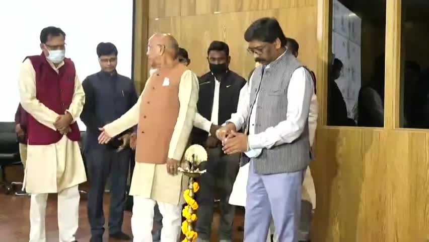 जामताड़ा: झारखंड #मंत्रालय में माननीय विधायक श्री #सरयू राय की #जीवनी पर आधारित पुस्तक ''#द_पीपुल्स_लीडर''  का विमोचन करते हुए मान