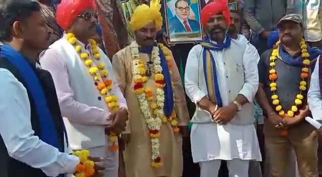 #भारतीय_संविधान की रक्षा करना हमारे जीवन अंतिम लक्ष्य होना चाहिए। संविधान दिवस की हार्दिक शुभकामनाएं💐
 #komal_ahirwar