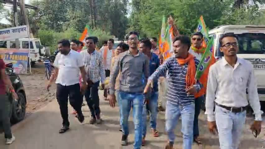 भुपेश बघेल एक काम करो
सीमेंट के दाम कम करो
#bjpitcellexpo #politicians
