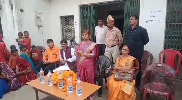#जनसंपर्क_अभियान_विधानसभा_औराई

आज #विधानसभा_औराई में #जनसंपर्क_अभियान के तहत गाजीपुर सदर से विधायिका व सहकारिता मंत्री राज्य सरकार श्रीमती संगीता बलवंत बिंद जी का आगमन विधानसभा औराई के भैसहटा ग्रामसभा,बहुतराखुर्द ग्रामसभा में हुआ।