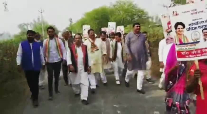 आठ वचन पूरा करने का संकल्प ली है बहन प्रियंका
अब अहिए बहिन प्रियंका अहिए बहिन प्रियंका!
Priyanka Gandhi Vadra 
#AaRahiHaiCongress