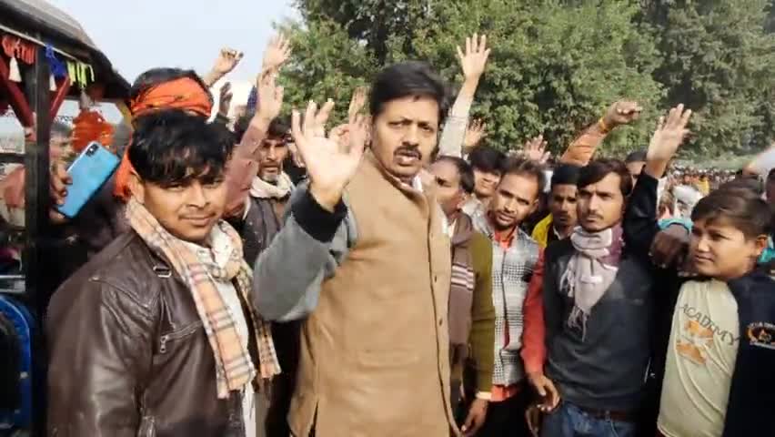 #सबलगढ़ में खाद वितरण में परेशानी से त्रस्त किसानों के लिये व्यवस्था सुधरने तक संघर्ष जारी रहेगा- #कर्नल_उमेश_वर्मा