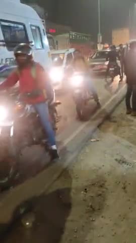 #Night me 8:50PM# par #Bijli Bamba Bypass Road Meerut # par shadi ki wajeh se# jaam  laga paresani# ka samna krna pada@