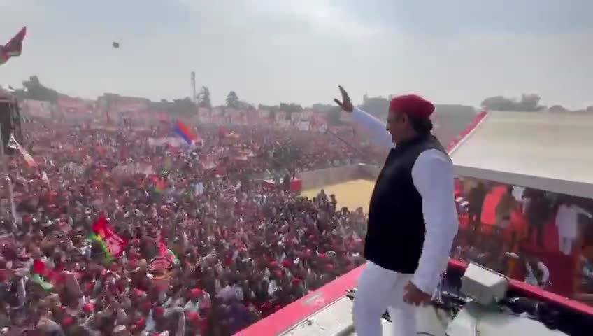 #समाजवादी पार्टी के राष्ट्रीय अध्यक्ष श्री अखिलेश यादव का #बांदा में स्वागत करते हुए