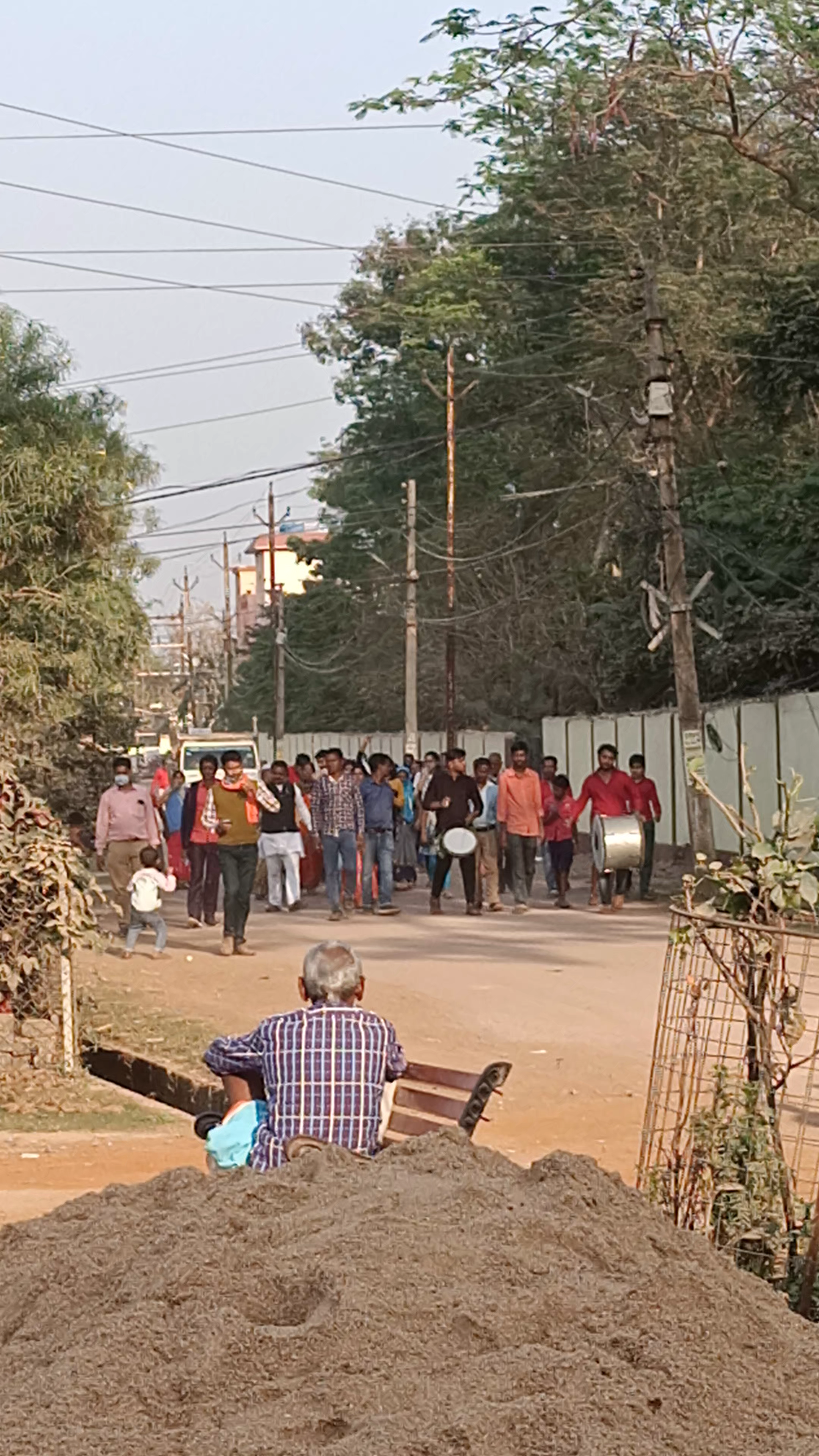 दुर्ग: हमारे पूर्व पार्षद मोहदय  श्री राजेन्द्र सोनी जी निर्दलीय चुनाव लड़ेंगे नामांकन  भरने  जाते हुए #राजेन्द्र सोनी  जी