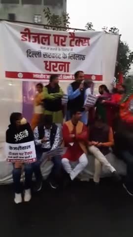 Kejriwal जी से #Petrol/#Diesel की कीमतों पर हम मांग करते है कि डीजल पर #VAT कम करो, जिसको आपने बढ़ाकर 16.75% किया हुआ है