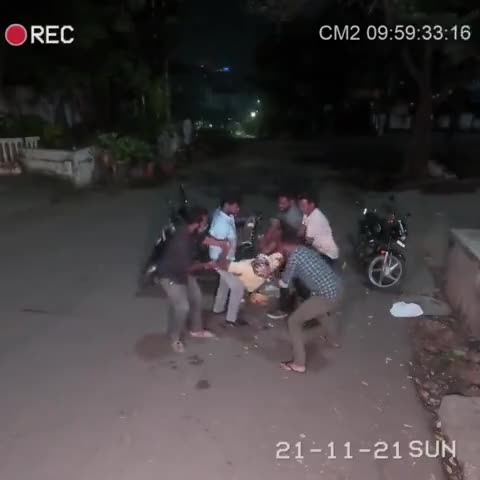 कभी ना करें ऐसा बर्थडे सेलिब्रेशन नाक मुंह से सांस ना जाने पर युवक की निकली जान #vedantsamachar #birthday #celebration