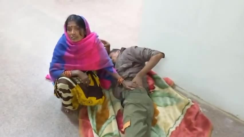 देेेवरिया: #बिशुनपुर कला के पास तेज रफ्तार में आ रही मारुति में मारी एक युवक को टक्कर हालात नाजुक जिला अस्पताल में चल रहा है इलाज