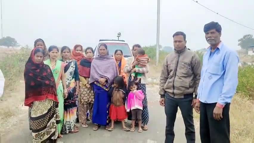 अमरवाड़ा: अमरवाड़ा गरमेटा कॉलोनी के रहवासियों ने कचरा गाड़ी को रोककर किया प्रदर्शन कचरा घर से आ रही मक्खियां कॉलोनी में #आक्रोश