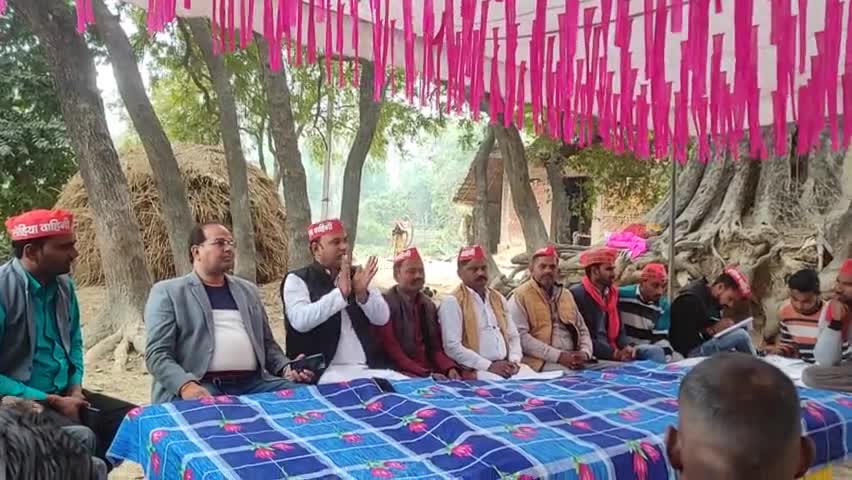 #लोहिया वाहिनी :यशवंत यादव  जिला अध्यक्ष बाराबंकी ने वि.स.जैदपुर के Ambaur में किसान विरोधी सरकारी नीतियों की जानकारी दी