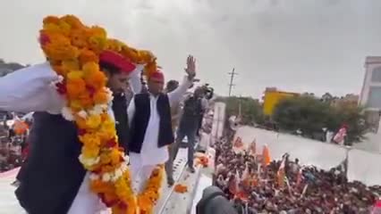 वीरों की भूमि झांसी से निकाला संदेश, बाईस में आ रहे हैं अखिलेश।

#समाजवादी_विजय_यात्रा 
#बाइस_में_बदलाव_होगा