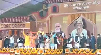 शर्म करो मामा आदिवासी जन नेता की शहादत पर खुशिया नही मानते। #bhimarmychief 
#komal_ahirwar #asp_kanshiram