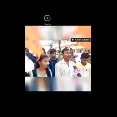 चरखारी: #अखिल_भारतीय_विद्यार्थी_परिषद ने #एडमिशन_से_वंचित_छात्र_छात्राओं के #हित_में_सीटें_बढ़ाने के लिए कॉलेज से तहसील परिसर तक प्रदर्शन करते हुए #DM महोदय को सौंपा ज्ञापन*  आंदोलन के वाध्य एबीवीपी