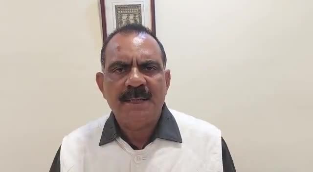 कांग्रेस नेता राहुल गांधी जी के साथ पूरा देश प्रधानमंत्री जी से मांग करता है कोविड प्रभावित लोगों का सही आंकड़ा व कोविड-19 में खो चुके परिवारों को चार लाख रुपये मुआवजा दिया जाए... 
#SpeakUpForCovidNyay